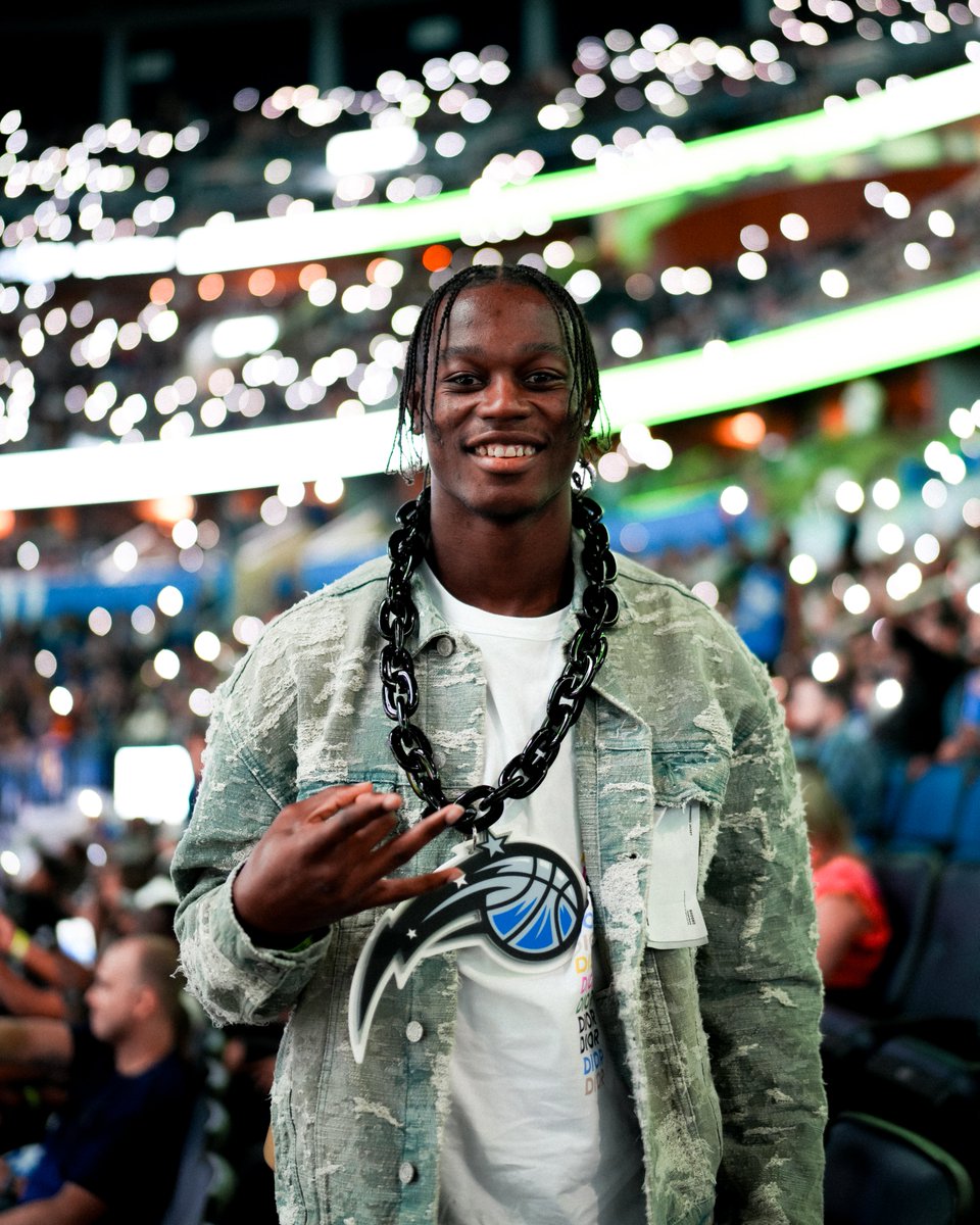 OrlandoMagic's tweet photo. found some @Jaguars in the O 🪄 https://t.co/vqjiPHCtOg