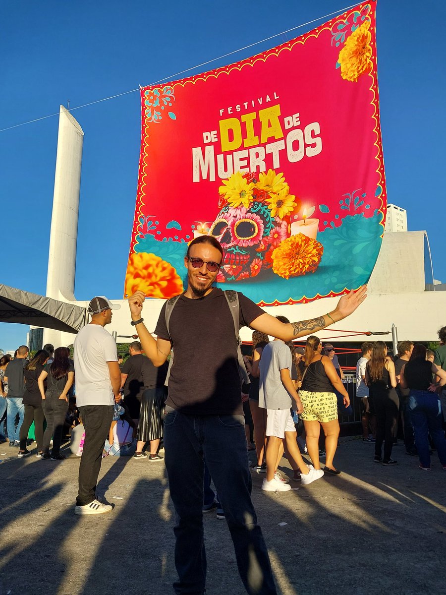 tiolukeee's tweet photo. ••• festival de dia de muertos 💀 https://t.co/TiRspBojh6