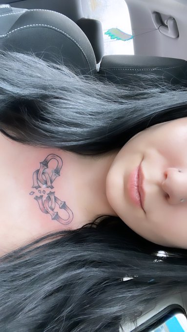 ugh new tattoo is tooo cute 😭⛓️ https://t.co/Ql0LSZKvq6