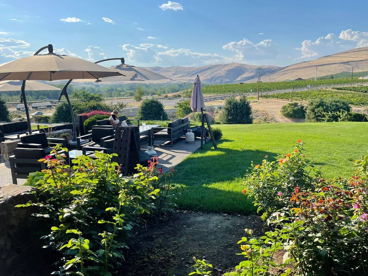 192_monica's tweet photo. Sip, savor, and soak in the stunning views at Treveri Cellars in Yakima. A wine lover's paradise awaits! 🍷🌅 https://t.co/9pBzeOYYek