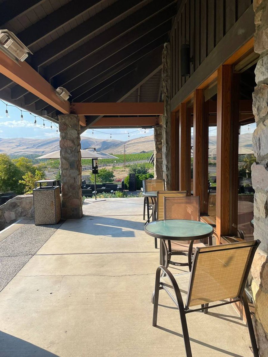 192_monica's tweet photo. Sip, savor, and soak in the stunning views at Treveri Cellars in Yakima. A wine lover's paradise awaits! 🍷🌅 https://t.co/9pBzeOYYek