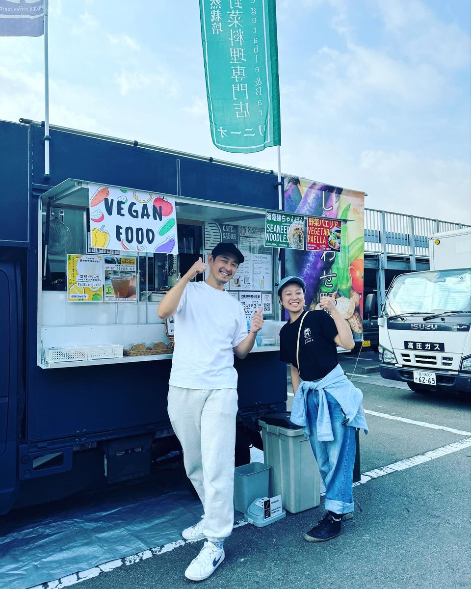 mmgnmarketing's tweet photo. 本日、自然食レストランのリニーオさんとの大井競馬場フリマ初出店です。
#リニーオ #Linio #豆玄 #大井競馬場フリマ
#自然栽培 #オーガニック #マルシェ #イベント #キッチンカー #野菜パエリア https://t.co/RrKIP7jA0C