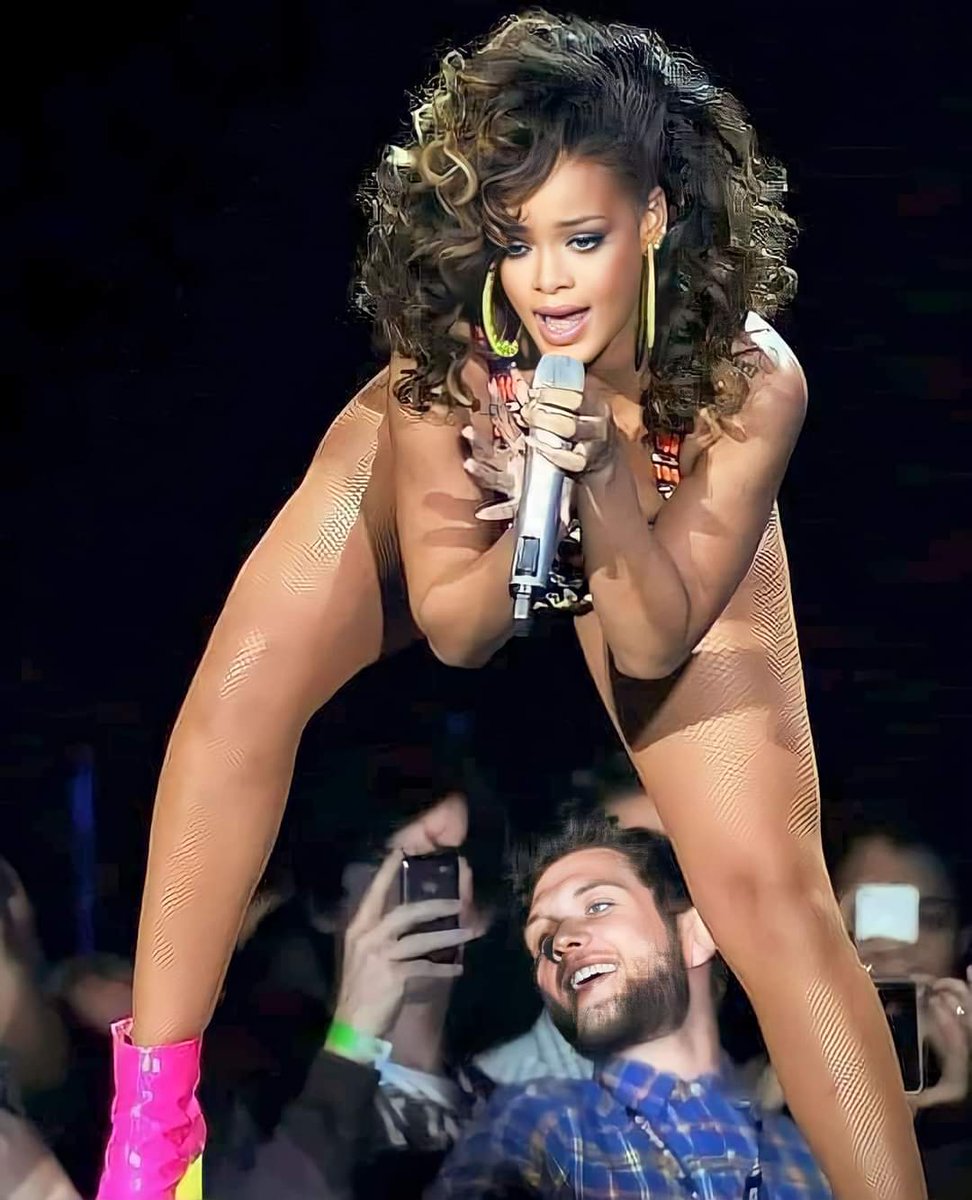 quangop's tweet photo. Rihanna 😄 https://t.co/NALiwXfUoD