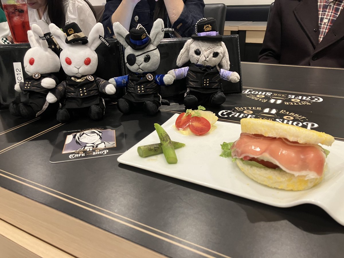 aka_su9's tweet photo. 久しぶりに黒執事コラボカフェに行きました〜🐰✨
美味しいご飯で遊ぶのは最高です!
みんなにありがとう〜(≧∀≦)
@yamihoshi123
#黒執事 #コラボカフェ #コスプレ #池袋 #アニメ #Kuroshitsuji #CollaboCafe #Ikebukuro #Tokyo #Anime #Manga #Ciel #Sebastien #Cosplay https://t.co/4eHti76xgq