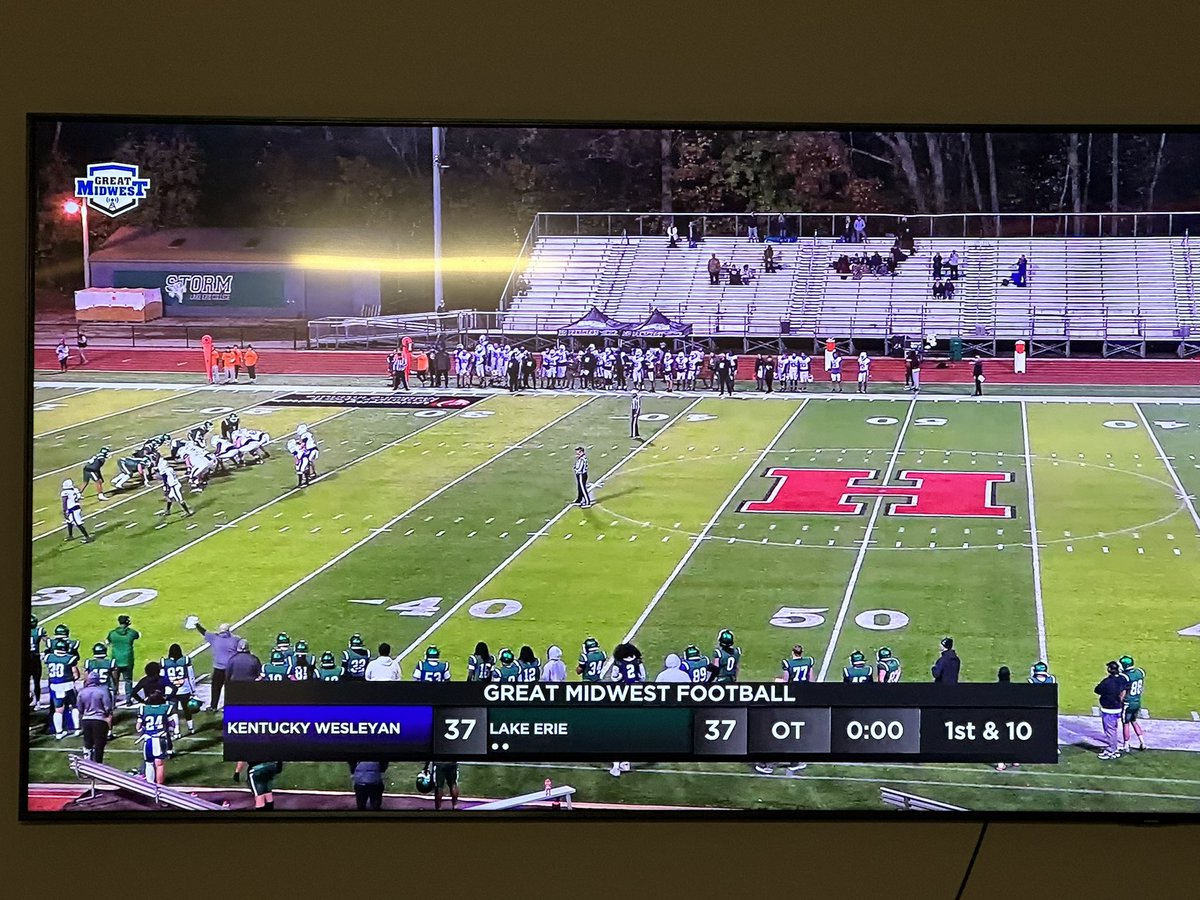 FredBo561's tweet photo. @LakeErieFB @LakeErieFB camera man is so terrible!!! Can’t even enjoy the game!! https://t.co/HNpGlZqdqW