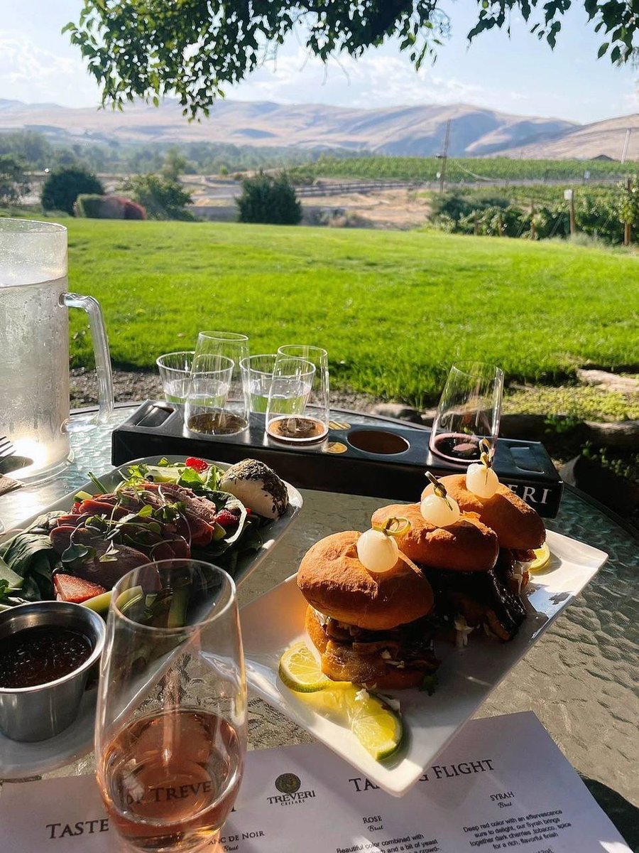 chic_tweeting's tweet photo. Discover the beauty of Yakima Valley at Treveri Cellars, where the vineyards stretch as far as the eye can see. 🌳🍇 https://t.co/sWYeWvU7zp