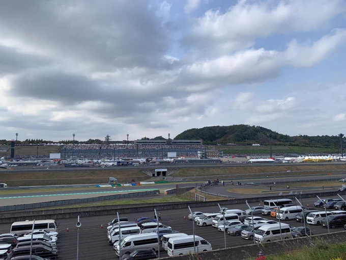 一度このビッグフラッグの真下に来てみたかったおはようございます散歩中((((=゜ω゜) 