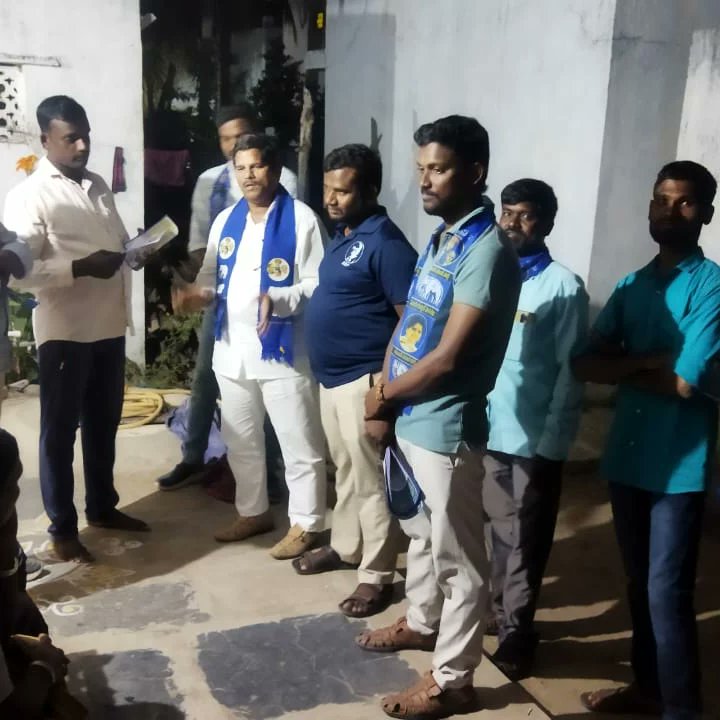 GaddamMaheshGM's tweet photo. వనపర్తి నియోజకవర్గం,వనపర్తి మండలం, అంకుర్ గ్రామంలో ఇంటింటా ప్రచారం నిర్వహించిన BSP ఎమ్మెల్యే అభ్యర్థి చెన్న రాములు ముదిరాజ్ గారు 99 శాతం ఉన్న బహుజనులకే పట్టం కట్టాలని ప్రజలను అభ్యర్థించారు ఈ కార్యక్రమంలో జిల్లా ఆర్గనైజింగ్ సెక్రెటరీ గడ్డం మహేష్,   మరియు మండల నాయకులు పాల్గొన్నారు. https://t.co/tVtKReB4qr