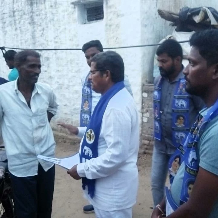 GaddamMaheshGM's tweet photo. వనపర్తి నియోజకవర్గం,వనపర్తి మండలం, అంకుర్ గ్రామంలో ఇంటింటా ప్రచారం నిర్వహించిన BSP ఎమ్మెల్యే అభ్యర్థి చెన్న రాములు ముదిరాజ్ గారు 99 శాతం ఉన్న బహుజనులకే పట్టం కట్టాలని ప్రజలను అభ్యర్థించారు ఈ కార్యక్రమంలో జిల్లా ఆర్గనైజింగ్ సెక్రెటరీ గడ్డం మహేష్,   మరియు మండల నాయకులు పాల్గొన్నారు. https://t.co/tVtKReB4qr