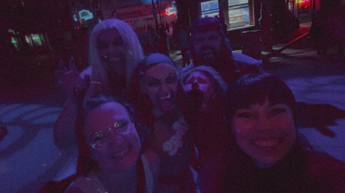 tinybearhands's tweet photo. STREET OF THE YEAR!!! Shoutout to everyone front &amp; back of house who made this happen- costuming, makeup, performers, escorts, management, &amp; more 🖤 I couldn’t have asked for a better 6th HHN season 🥰 #vamp69 #HHN32 https://t.co/QgxEx36Wcm