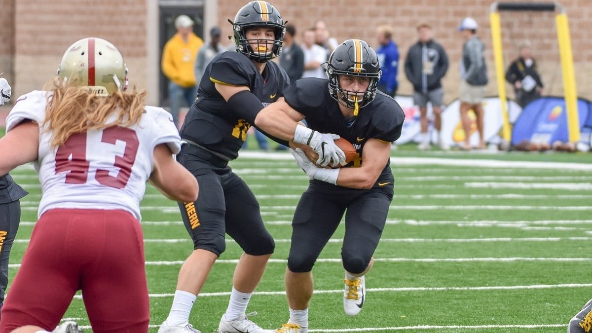 KnoxRoberts1's tweet photo. After a great conversation with @CoachColeyBSC, I am blessed and excited to have received an offer from Birmingham-Southern College!!! Go Panthers⚫️🟡
@coachcdudley @Coach_Colucci @jquinn1212quinn @BearsDavidson @QBC_Nashville @CSmithScout @BSCFootball https://t.co/lmByC5a96Q
