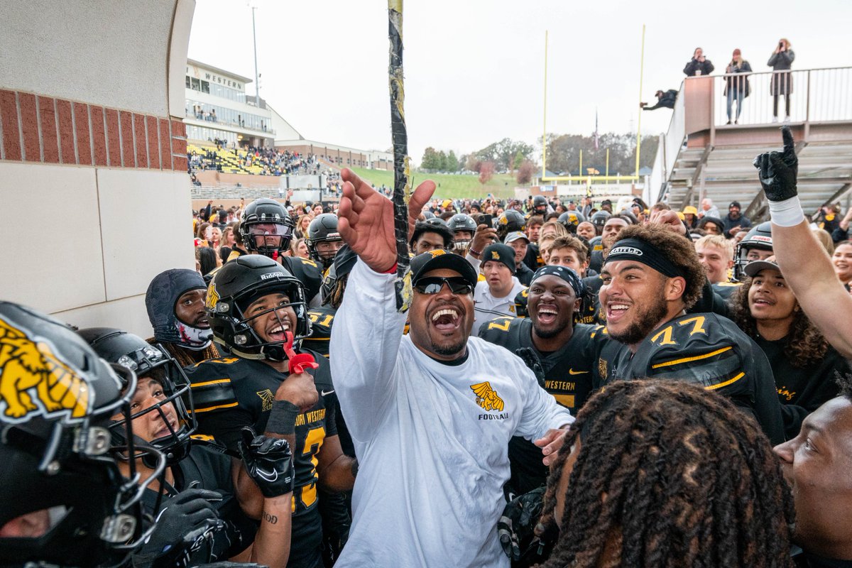 FB RECAP | It was a Senior Day for the ages. 🔔

Picking up their biggest win over a ranked team in program history, No. 23 Missouri Western upset No. 2 Pitt State 31-30 thanks to a game-sealing strip-sack by senior Dakari Streeter on Saturday at Spratt Stadium.

📰 —