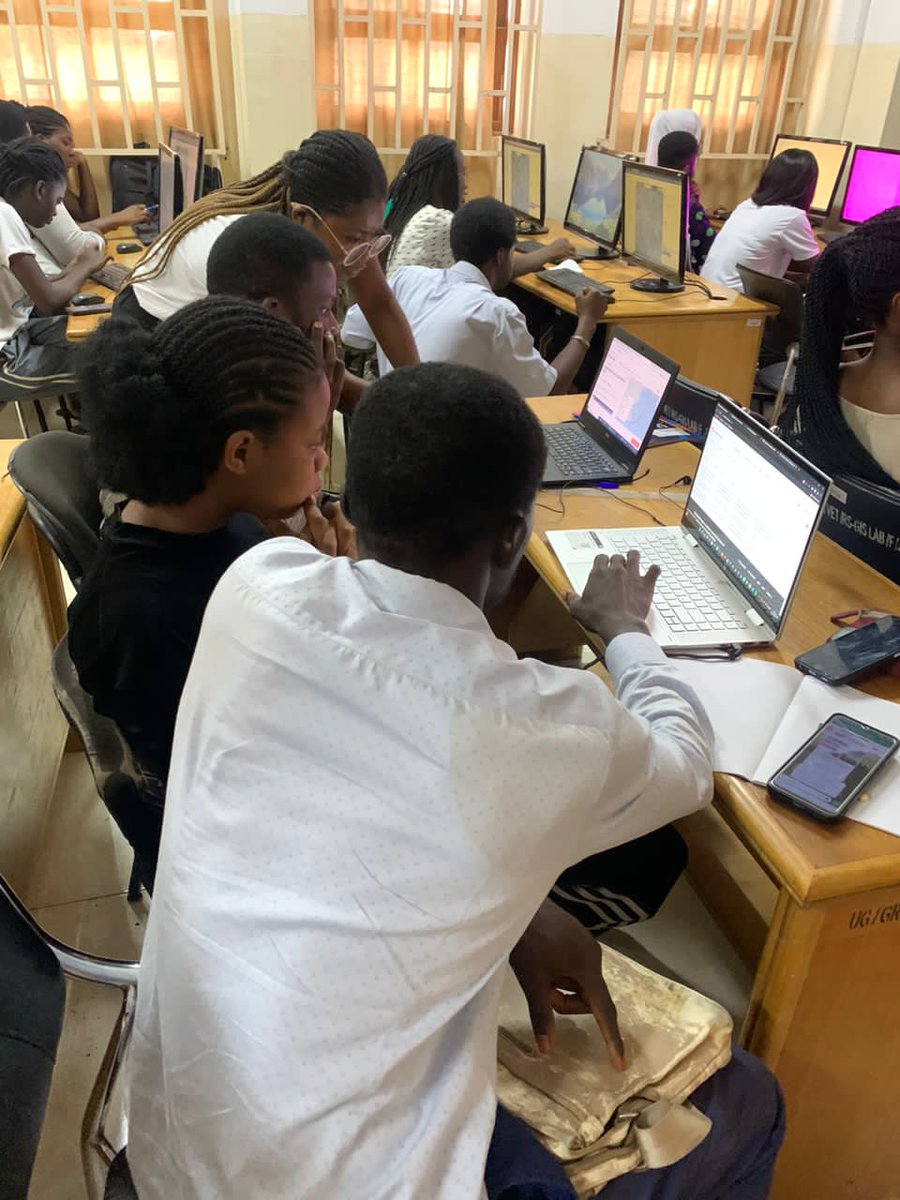 AmaBonsu19's tweet image. #letgirlsmap
#everywhereshemaps
#wedontjustbuildmapswebuildmappers