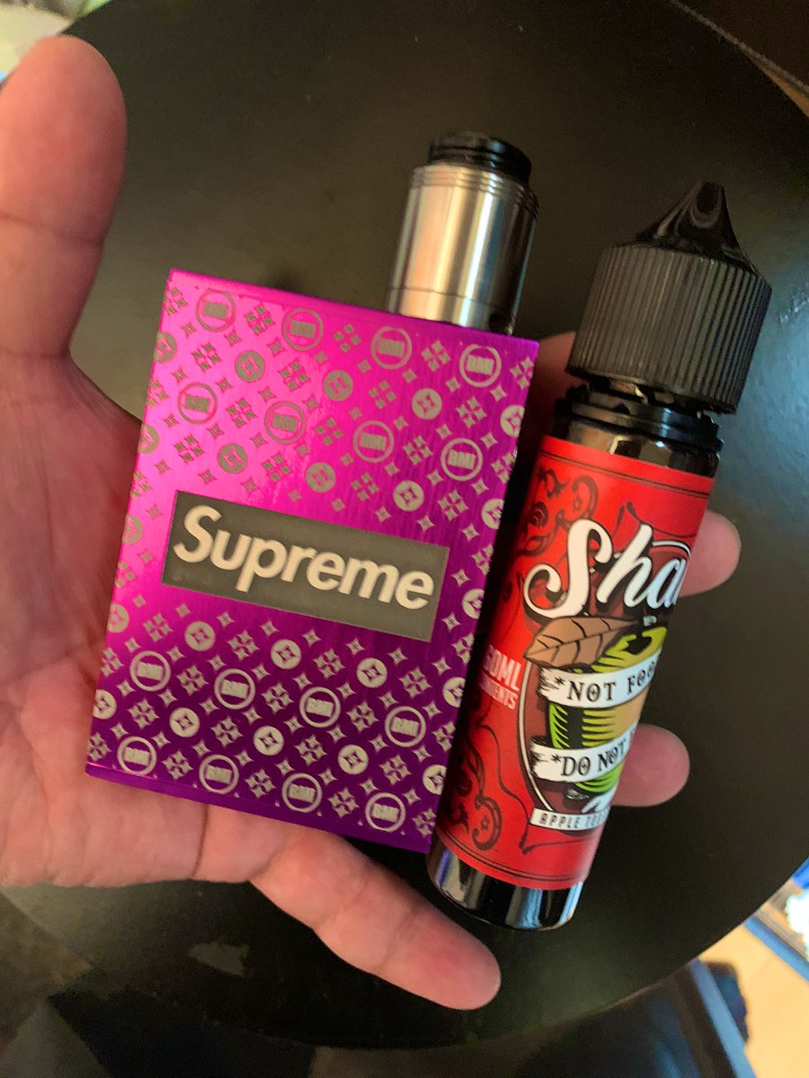 vaper29402406's tweet photo. お疲れ様です！
自分が持ってるmod で唯一派手な色です笑
シェイキーは安定して美味いです😋✨
本日もみなさんご安全に✨
#vape
#vape好きな人と繋がりたい https://t.co/UWpKY99veH