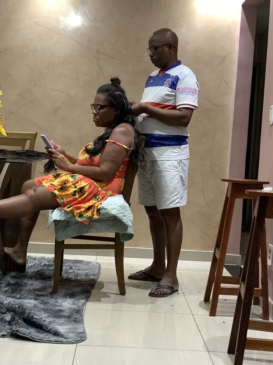 Meu pai tirando o mega hair de minha mãe 🥹🤏🏽