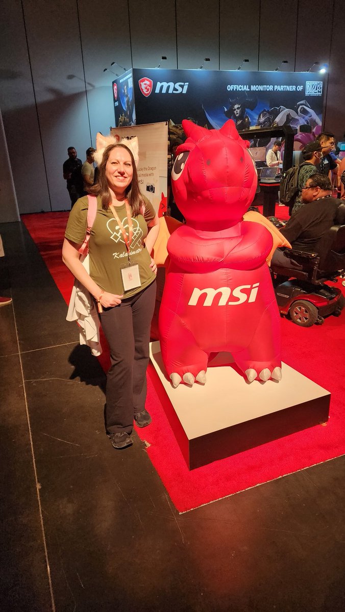 kalakimatra's tweet photo. Blizzcon day 2 solo pictures! Wonderful day! More people and lines but I ran into so many people! Thank you for putting up with me and taking pictures with me to all of you!
#girlgamer
#BlizzCon2023
#happykat
#grateful https://t.co/oIi9Wm3nDw