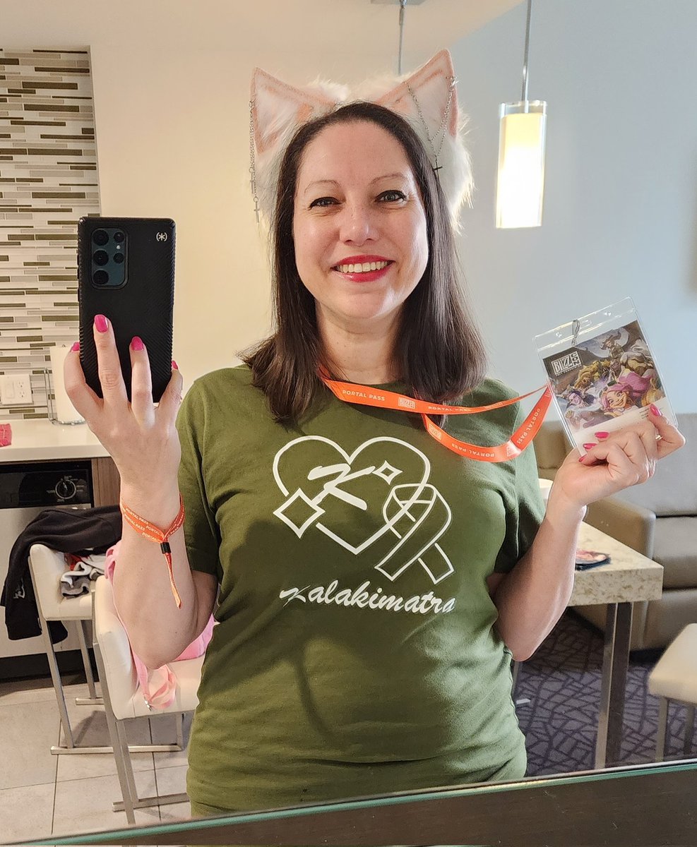 kalakimatra's tweet photo. Blizzcon day 2 solo pictures! Wonderful day! More people and lines but I ran into so many people! Thank you for putting up with me and taking pictures with me to all of you!
#girlgamer
#BlizzCon2023
#happykat
#grateful https://t.co/oIi9Wm3nDw