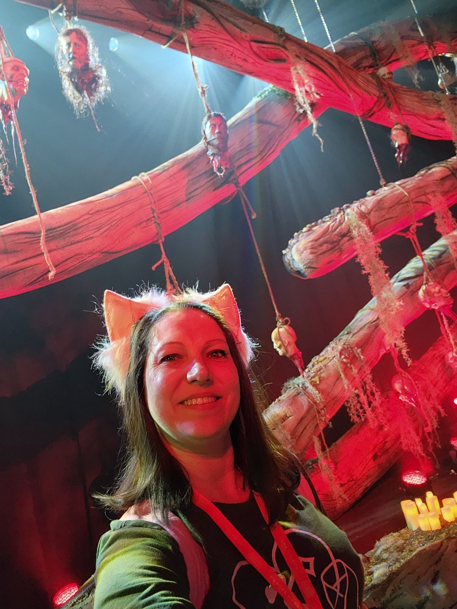 kalakimatra's tweet photo. Blizzcon day 2 solo pictures! Wonderful day! More people and lines but I ran into so many people! Thank you for putting up with me and taking pictures with me to all of you!
#girlgamer
#BlizzCon2023
#happykat
#grateful https://t.co/oIi9Wm3nDw