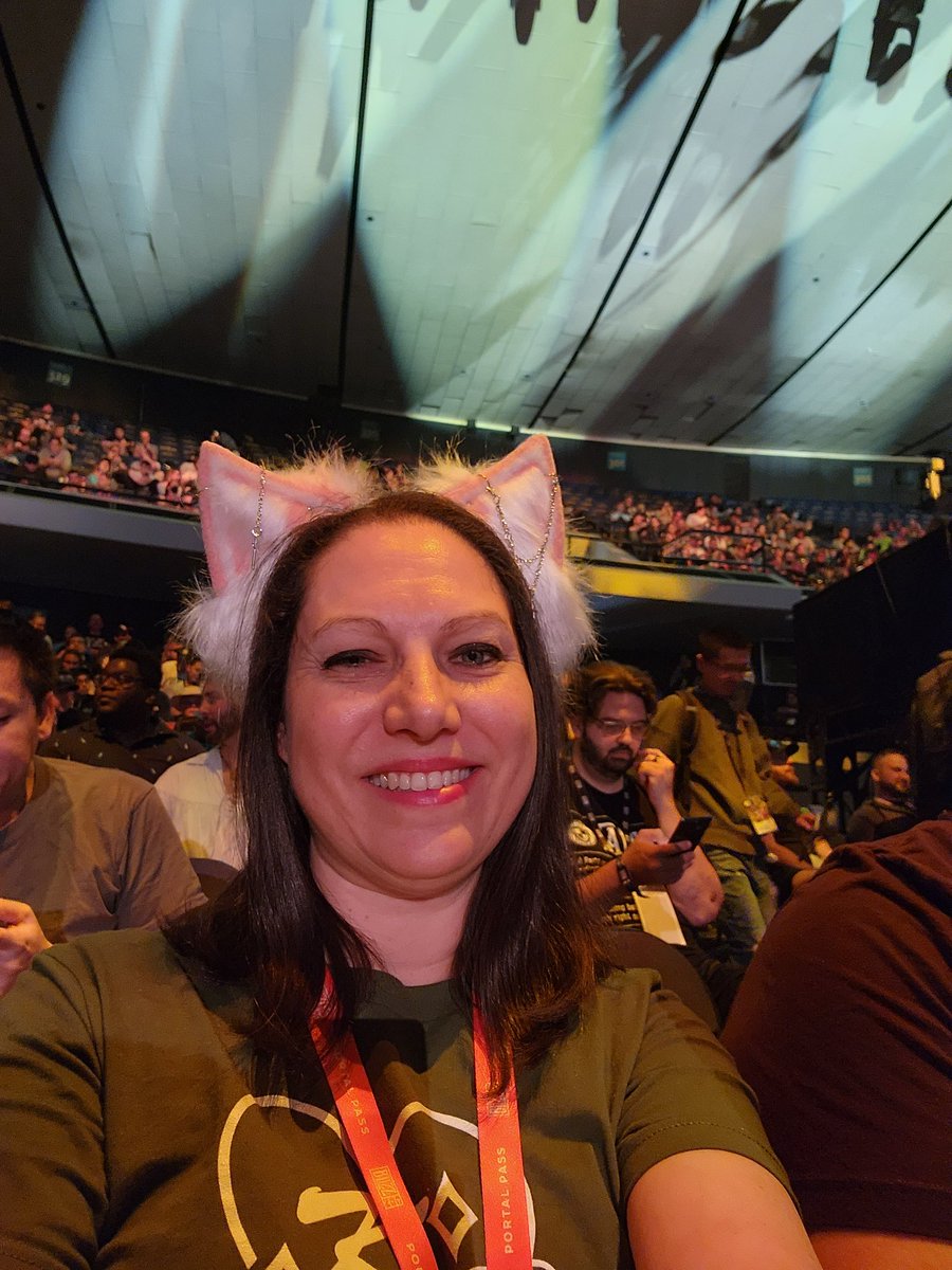 kalakimatra's tweet photo. Blizzcon day 2 solo pictures! Wonderful day! More people and lines but I ran into so many people! Thank you for putting up with me and taking pictures with me to all of you!
#girlgamer
#BlizzCon2023
#happykat
#grateful https://t.co/oIi9Wm3nDw