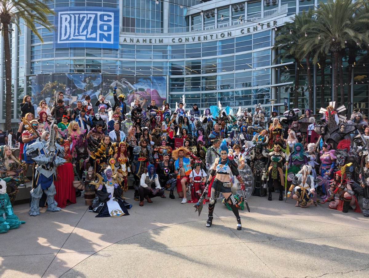 ArchangelAbsol's tweet photo. So many amazing cosplays today and I finally met Kamui Cosplay! #BlizzCon #Overwatch2 #Diablo4 #worldofwarcraft #cosplay https://t.co/VnLS1ptFcB