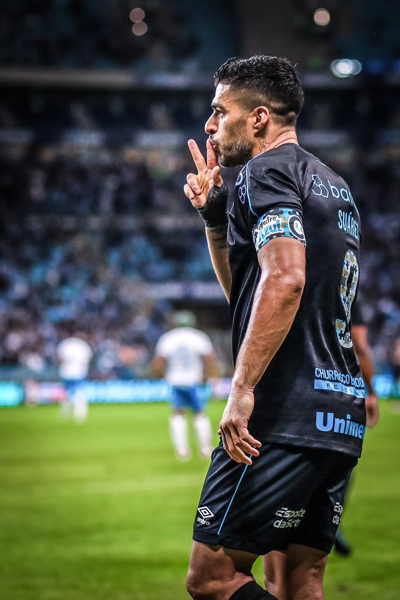 LuisSuarez9's tweet photo. Un +3 más y seguimos hasta el FINAL, todos juntos! 👊🏼

Equipo y torcida 🇪🇪 https://t.co/UM16CZoovy