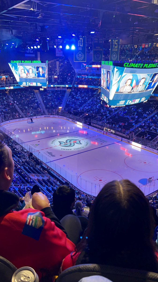 principesstess's tweet photo. incognito (behind the fLames fans) 🥸 https://t.co/JAvj2LoEqS