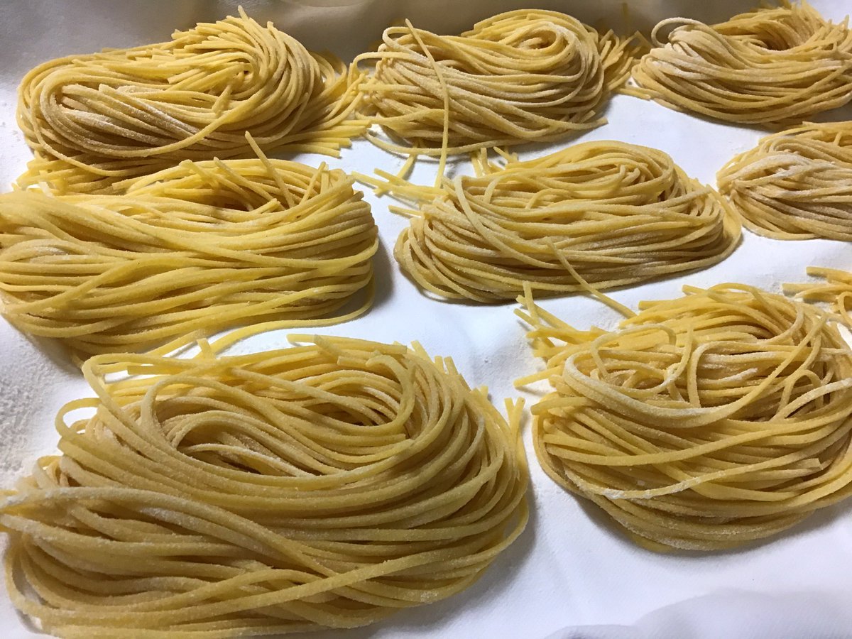 akasakapanda's tweet photo. 光ケーブルがタリオリーニ🍝に見えてくるくらいの疲労度

踏ん張り時であります🐼 https://t.co/Yj39vrsp0D