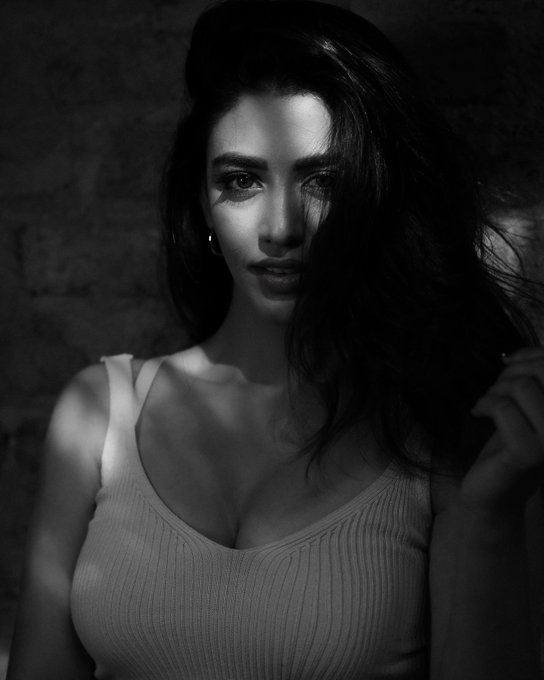 F-IydjaWAAAwYn1?format=jpg&name=small