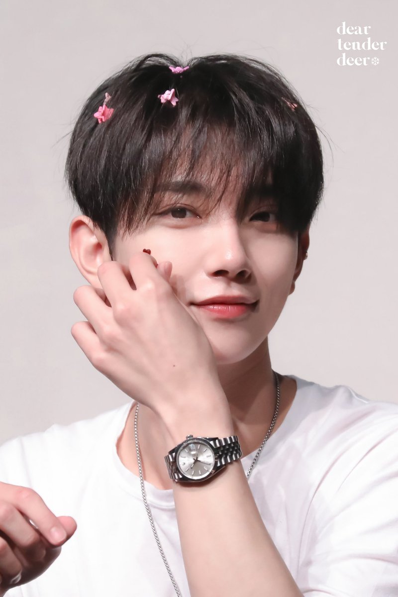 deartdeer1230's tweet photo. 231104 fansign
My baby🥹

#조슈아 #ジョシュア #홍지수 #洪知秀  #Joshua
#SEVENTEEN #세븐틴 https://t.co/KJAX9aAjyV