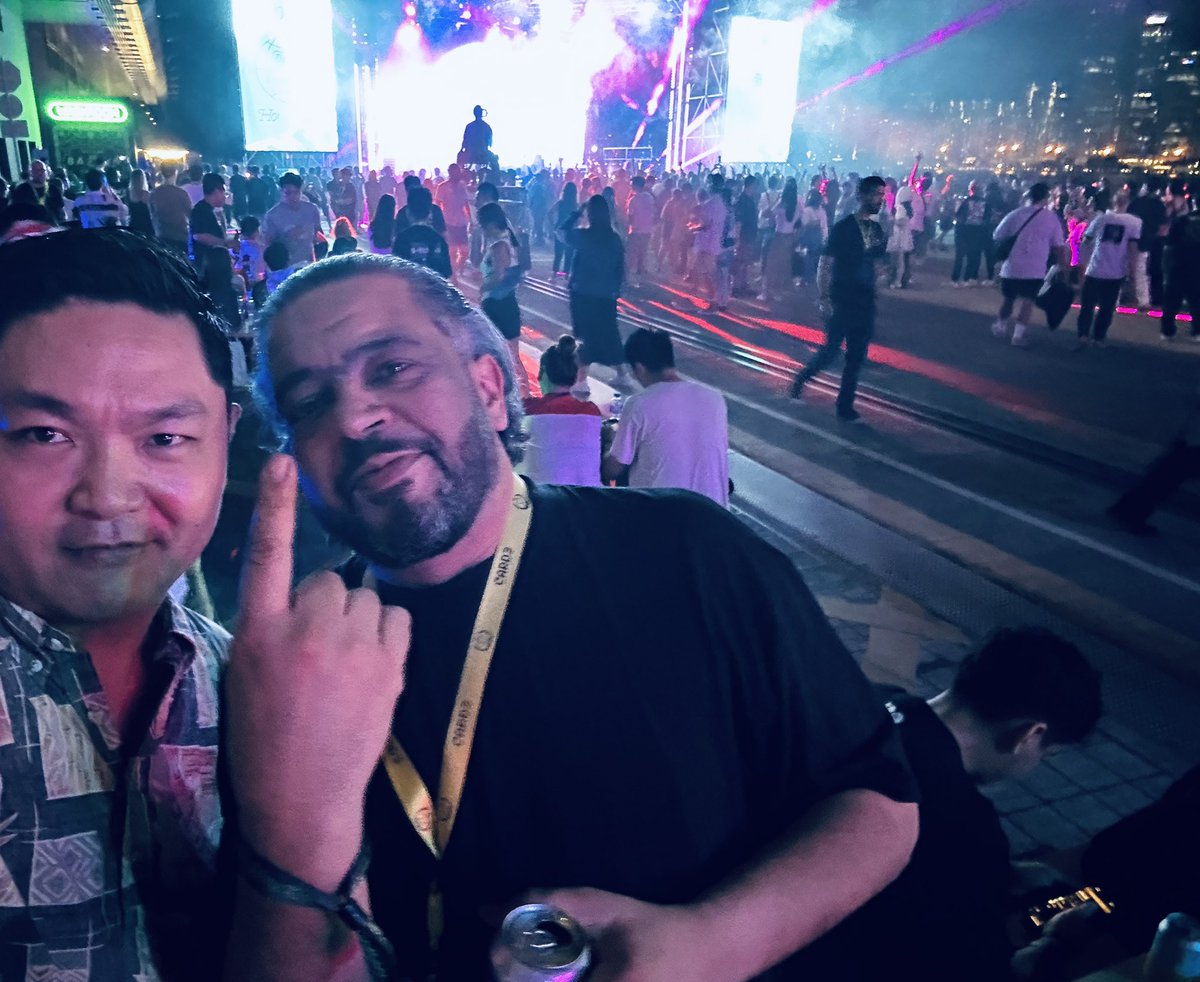 finally found and met the talented, amazing <a href="/RidazLp2/">Rida 🇦🇪</a> !! catch you by wednesday! #ApeFest2023 #ApeFestHK