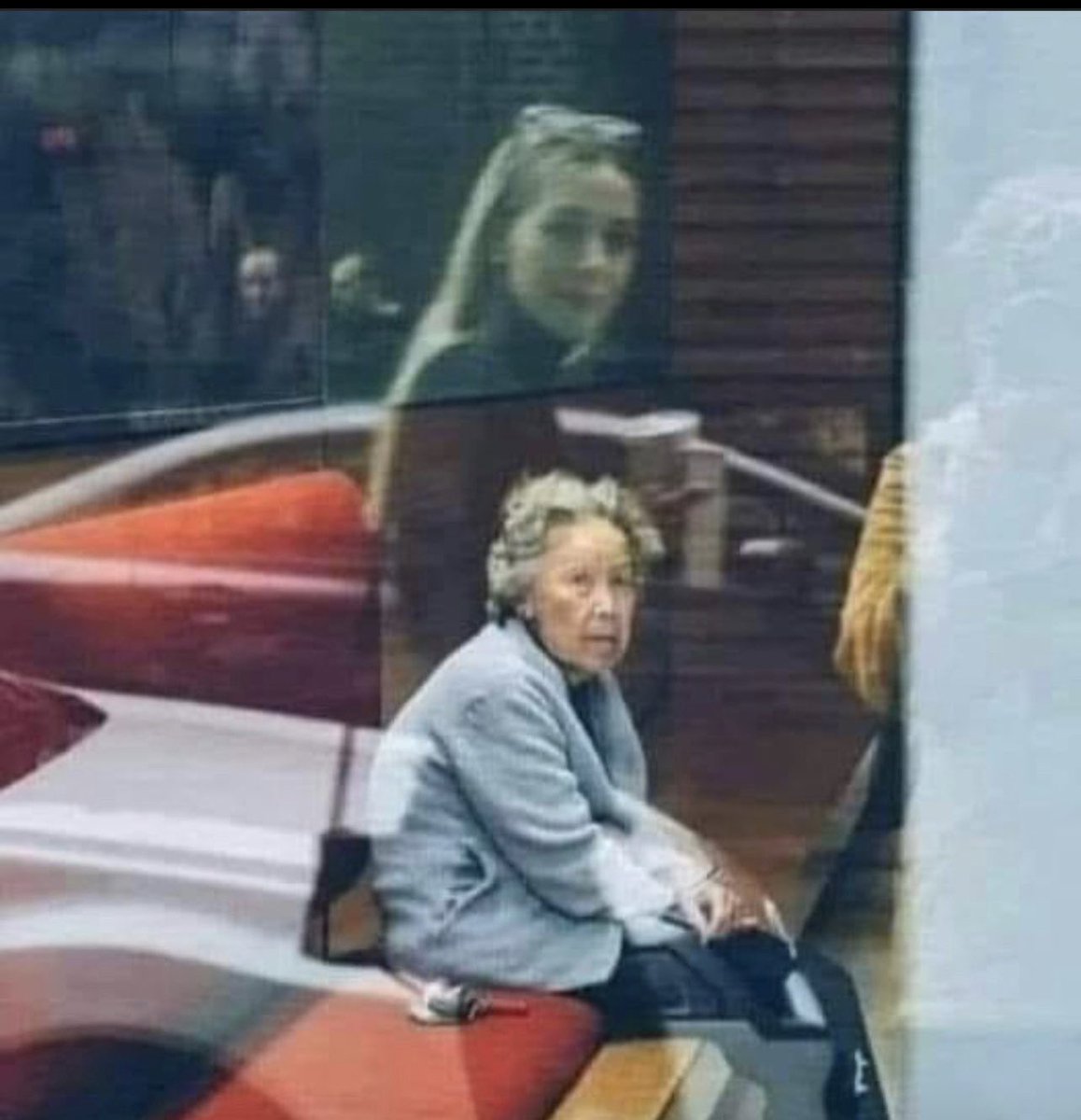 DodgeWoodall's tweet image. You work 8 hours to live 4.

You work 5 days to enjoy 2.

You work 8 hrs to eat lunch in 15 mins.

You work all year to take a week or two holiday. 

You work all your life to retire in old age.

Time goes very quickly and life is a short journey, so try to find a job and boss…