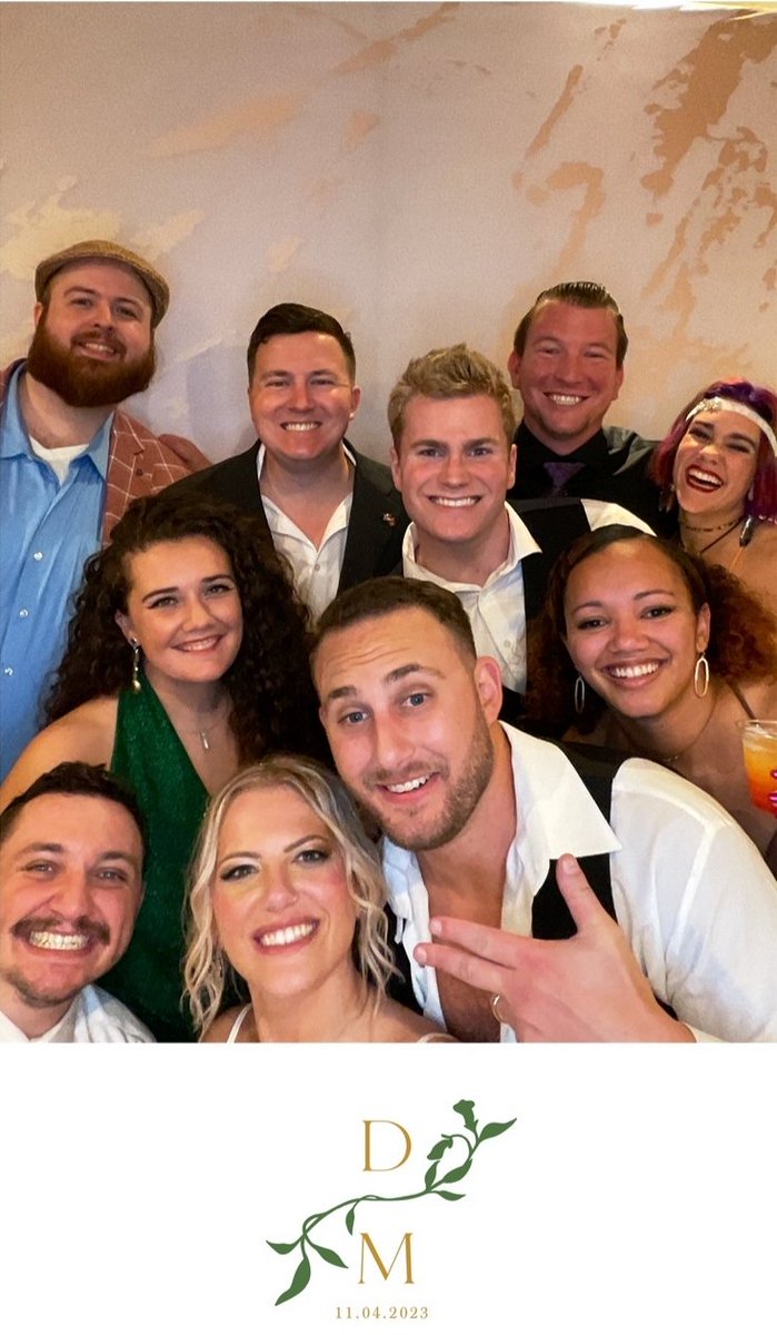 MatteFlowers's tweet photo. Meet your twitter friends.

Especially if two of them get married. 

@ChaoticGoodest and @Dude_Cav thanks for the invite to see you #GoALLen https://t.co/LWFpSdqV38