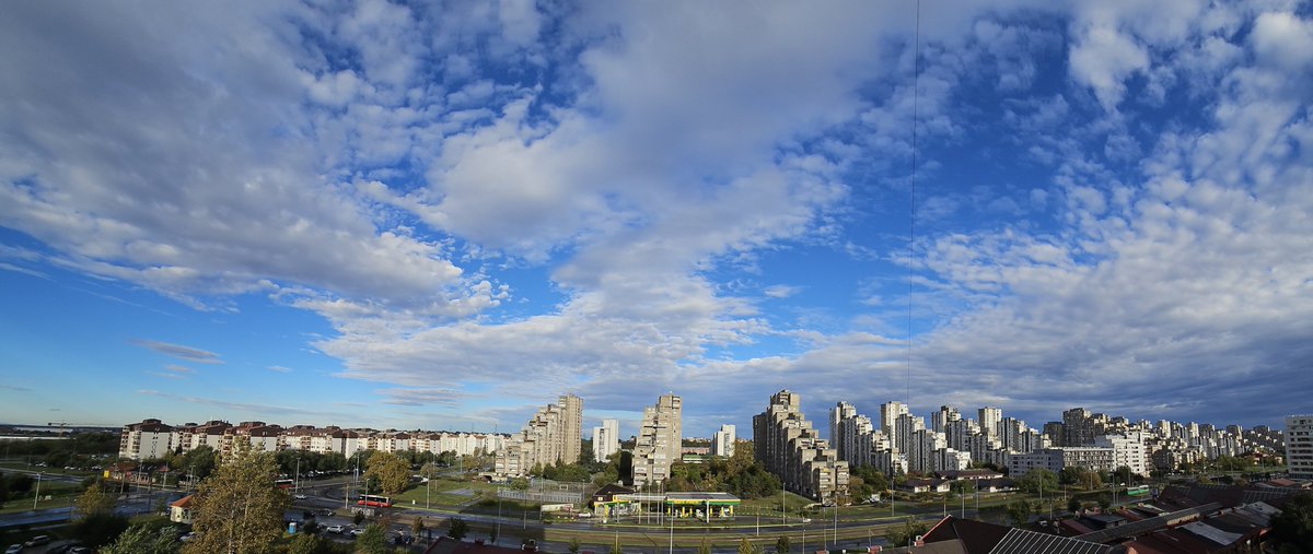 CharlieWafflees's tweet image. Sunce u našem sokaku.
Napolju samo kučkari, notari i opštinski overitelji.
#blokovi #nedelja #novibeograd