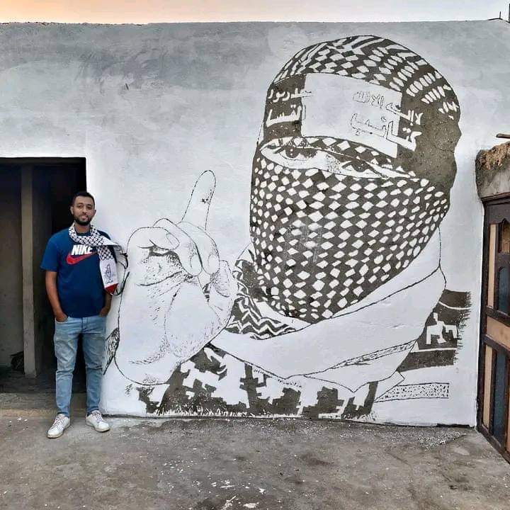 إبن مدينة ٱسفي  يتفنن في رسم فخر العرب الحقيقي أبو عبيدة على الحائط فقط بمطرقة 🤯🔨