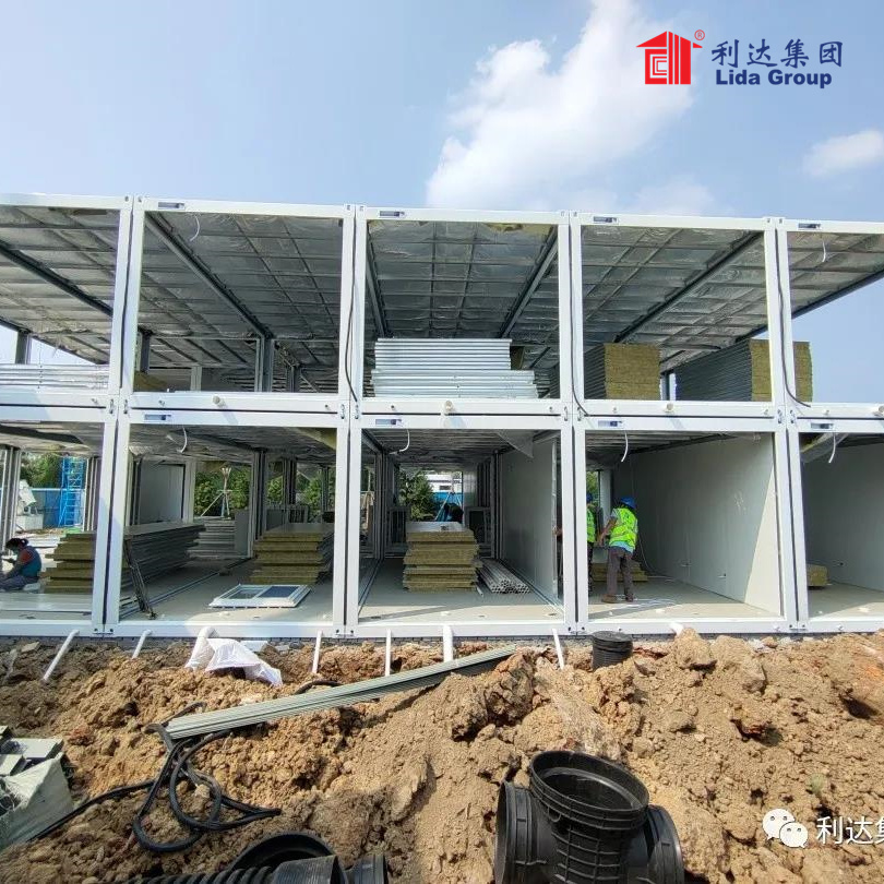 HenglidaCo's tweet photo. Our Flat Pack Container House has to go through strict quality checks according to the highest industry standards. #flatpackcontainerhouse https://t.co/j2YmL45gF0