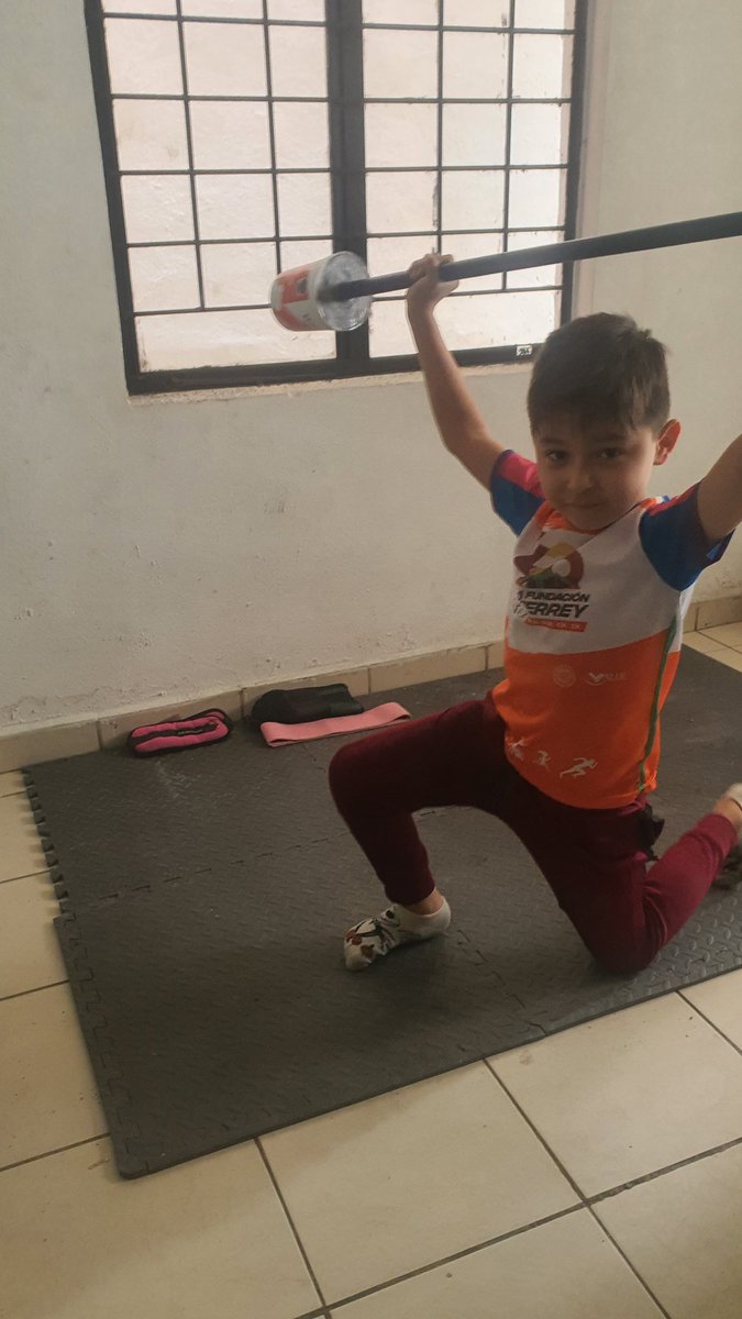 Esmerleonv's tweet photo. Day 4: 10 Burpees #burpeechallenge
Allá  te vamos #42kmty #MPM23 @Maratonmty  vamos por ese 1er lugar Tonificar  #266   #amamoselrock 🤟🎇👊💪🏃‍♀️🎸🎶
Dicen que el ejemplo arrastra jaja #Ikersini 
Sin miedo al GPI y al ya cenaron? 
No!!! 
Van a querer?  Jaja https://t.co/thaeXrUUfz