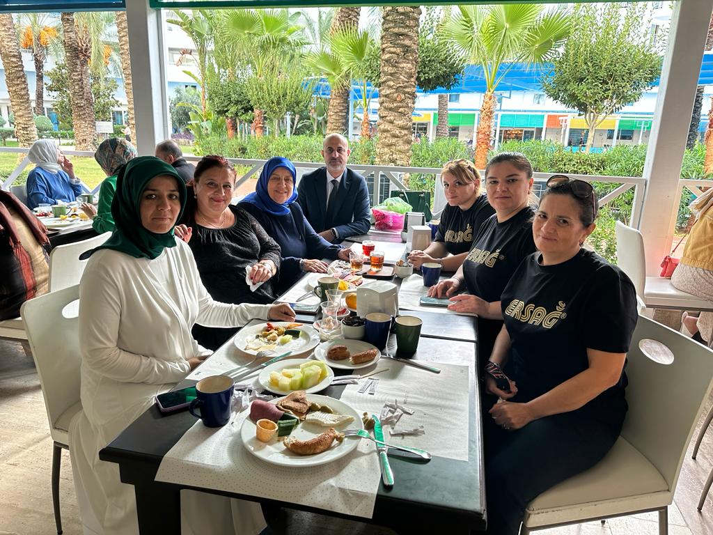 Deyerli Mudurlermile bir arada sabah kafaltsnda <a href="/GuzelNesrin/">Nesrin Guzel ersağ</a> <a href="/AsiyeEker16/">Asiya Eker</a> <a href="/MAHIRORUJOV/">MAHIR</a>