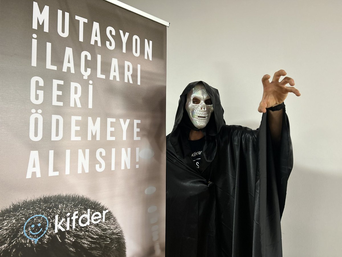 KistikFibrozisİçinSesimizOl (@kfsesimizol) on Twitter photo Ölüm meleği Kistik Fibrozis hastalarının yanıbaşında! Mutasyon ilaçları artık ödemeye alınsın. Çocuklarımızı kaybetmekten yorulduk. #ölmekistemiyorlar <a href="/ismailsaymaz/">İsmail Saymaz</a> <a href="/kubrapc/">kübra par</a> <a href="/cemkucuk55/">Cem Küçük</a> <a href="/nevsinmengu/">nevsin mengu</a> <a href="/Balciceki/">Balçiçek İlter</a> <a href="/ZaferArapkirli/">Zafer Arapkirli</a> <a href="/muratagirel/">Murat AĞIREL</a> <a href="/arslandidem/">Didem Arslan Yılmaz</a> <a href="/buketaydin/">buket aydın</a> <a href="/Deniz_Zeyrek/">deniz zeyrek</a> Ölüm meleği Kistik Fibrozis hastalarının yanıbaşında! Mutasyon ilaçları artık ödemeye alınsın. Çocuklarımızı kaybetmekten yorulduk. #ölmekistemiyorlar <a href="/ismailsaymaz/">İsmail Saymaz</a> <a href="/kubrapc/">kübra par</a> <a href="/cemkucuk55/">Cem Küçük</a> <a href="/nevsinmengu/">nevsin mengu</a> <a href="/Balciceki/">Balçiçek İlter</a> <a href="/ZaferArapkirli/">Zafer Arapkirli</a> <a href="/muratagirel/">Murat AĞIREL</a> <a href="/arslandidem/">Didem Arslan Yılmaz</a> <a href="/buketaydin/">buket aydın</a> <a href="/Deniz_Zeyrek/">deniz zeyrek</a>