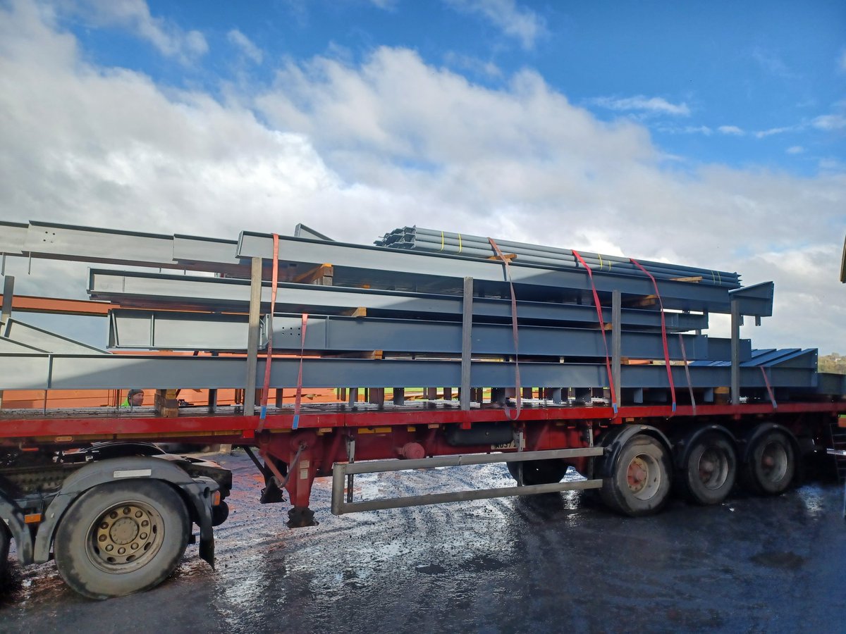 steelyman10's tweet photo. An extension to an existing factory heading off South this week for a very good customer. Contact me with any enquiries in relation to steelwork requirements. #rossdrumengineering #cecertified #en1090 #steelfabrication #structuralsteel #steelconstruction #kitsteel #kitbuildings https://t.co/j3C2POFXar