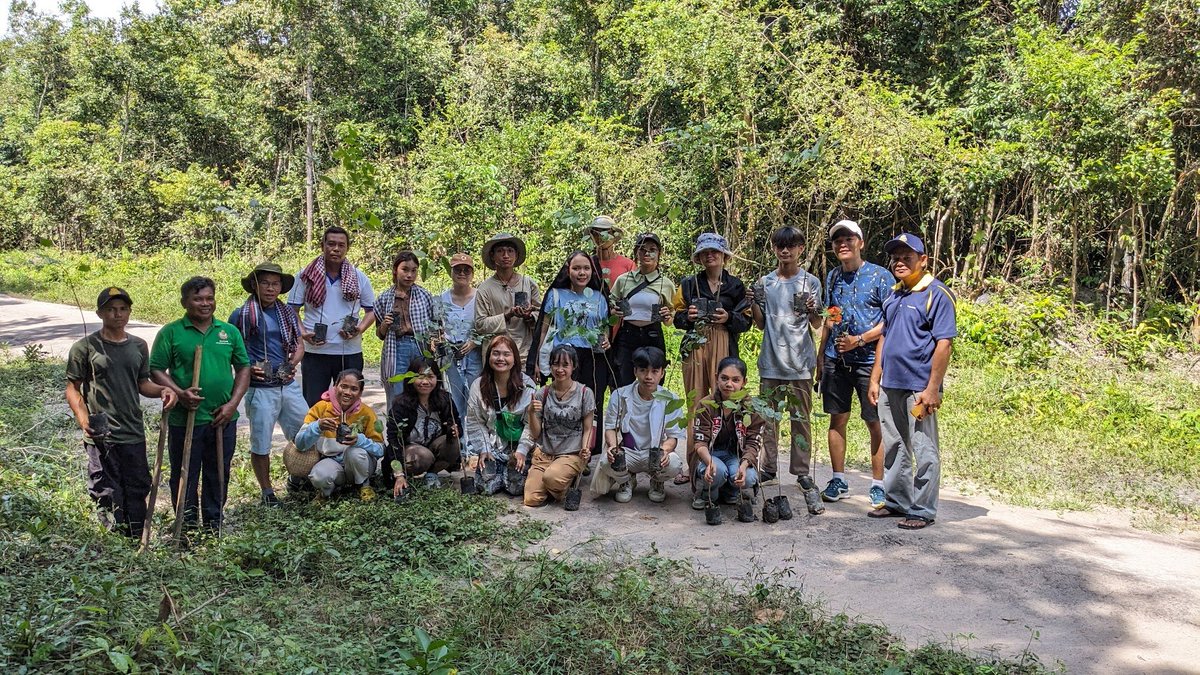 After the Climate Change Summit #CCCS23, we went to plant trees at Khnar Pou commune in #SiemReap. Our first time visiting the freshwater #mangrove forests in #Cambodia. We need #Trees #GreenSpace #BlueSkies #NetZeroBy2050