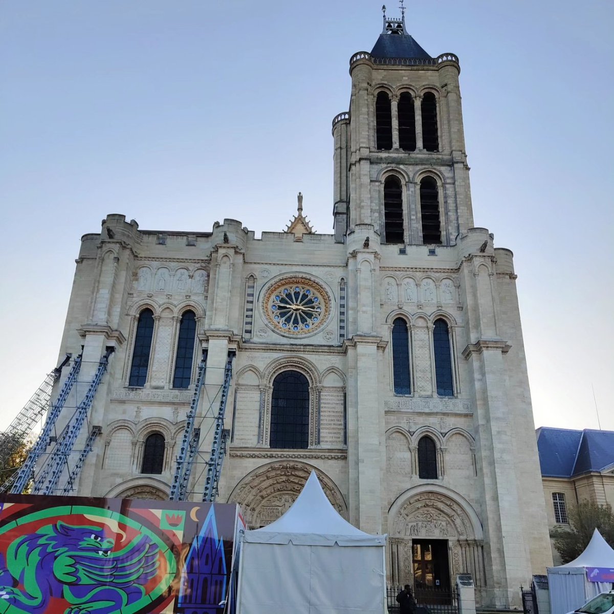 #EgliseDuDimanche  L'impressionnante Cathédrale Basilique de Saint Denis.

#ExploreParis5ans
#EnFranceAussi