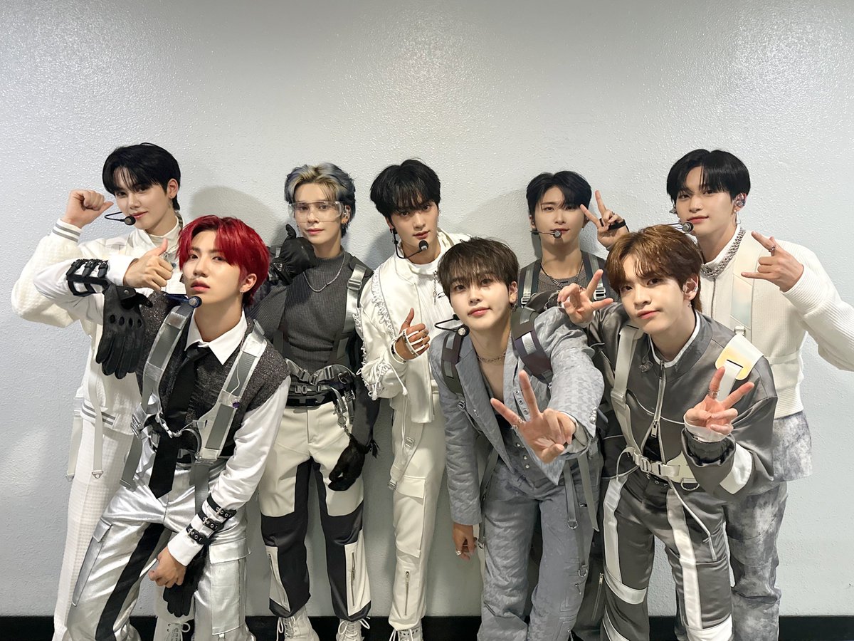 [📸] 231105
SBS #인기가요
⠀
#CRAVITY #크래비티
#SUN_SEEKER
#Cheese
#Ready_or_Not
#MEGAPHONE