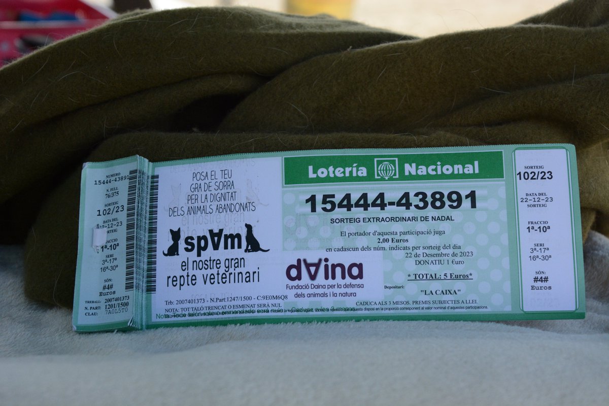 ! JA TENIM LA LOTERIA DE NADAL !
La podeu trobar als Refugis i també a la Botiguetat de Cal Pilé" que el voluntariat de la spAm te al Refugi de Cal Pilé dissabtes i diumenges al mati. 
No us quedeu sense!!
Tot el que es recull va directament als animals que viuen als Refugis.