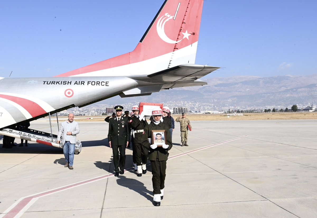 Şehidimiz Ulaştırma Sözleşmeli Er Samet Bektaş’ın naaşını havaalanında karşıladık. 

Şehidimizin cenazesi bugün öğle namazını müteakip Göksun’dan kaldırılacaktır.