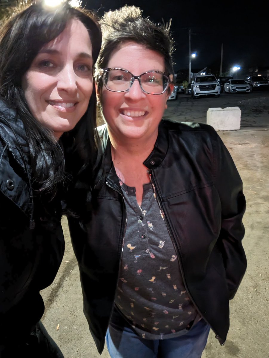 arogers4682's tweet photo. This!!! I am on cloud 9! Thank you @rainemaida and @chantalkreviaz for taking the time to chat and take pictures after an amazing show! #Moncton #RaineAndChantal #MindBlown #SoKind #FanGirling https://t.co/LQMka2c0CS