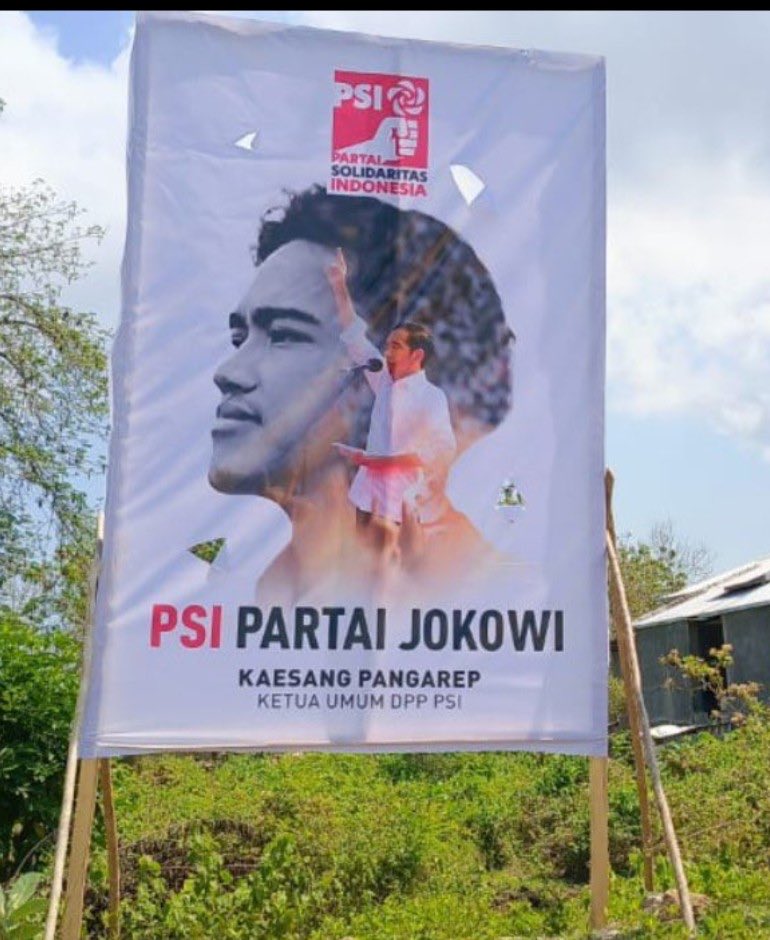Hidup itu dinamika. Di hati rakyat nama <a href="/ganjarpranowo/">Ganjar Pranowo</a> telah mendominasi.

Sejuta Baliho dengan mencatut nama <a href="/jokowi/">Joko Widodo</a> tidak melunturkan apa yang telah bersemi di hati rakyat.

Bagaimana ... TUIPS ... anda setuju dengan saya RETWEET ...!!!

🇮🇩🇮🇩🇮🇩🇮🇩🇮🇩🇮🇩🇮🇩
🤟🤟🤟🤟🤟🤟🤟