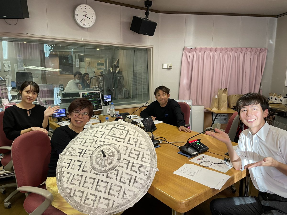sbs_nununu's tweet photo. マンホール面白い！！！
マンホール研究家・マンホーラーの山下奈美恵さん出演中🔥

#ヌヌヌ #アルピー #マンホール研究家
#酒井健太 #杉本真子 #滝澤悠希 https://t.co/9XiRB4OALc
