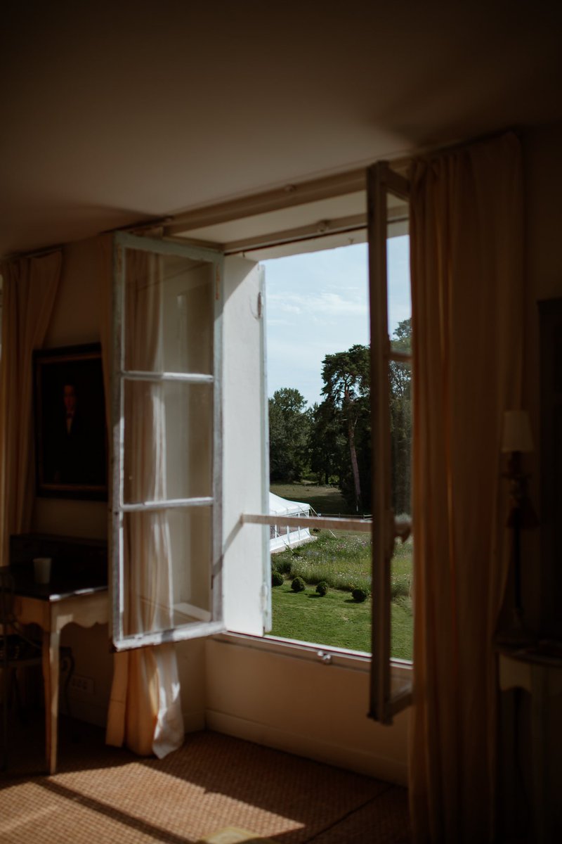 DerryBPhoto's tweet photo. If you’re looking for stunning detail shots then this is definitely the place!

Anna &amp; Mark’s gorgeous summer Château wedding in Sens, France was certainly one to remember. And with the weather we’re having in the UK this week I’m wishing I was back there 👀 https://t.co/t74hMmcefc