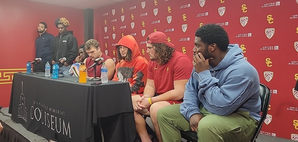 ShotgunSpr's tweet photo. #USC will make a couple of players available, all at the podium together: https://t.co/d8s3RcDALe