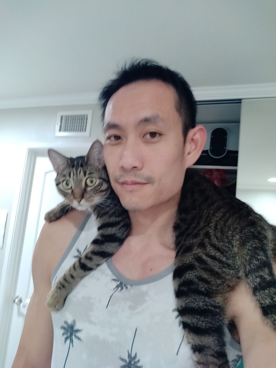Dibz__'s tweet photo. Meet Spanky, aka also my scarf. He loves to hang around me. https://t.co/MqTTDpZkEI